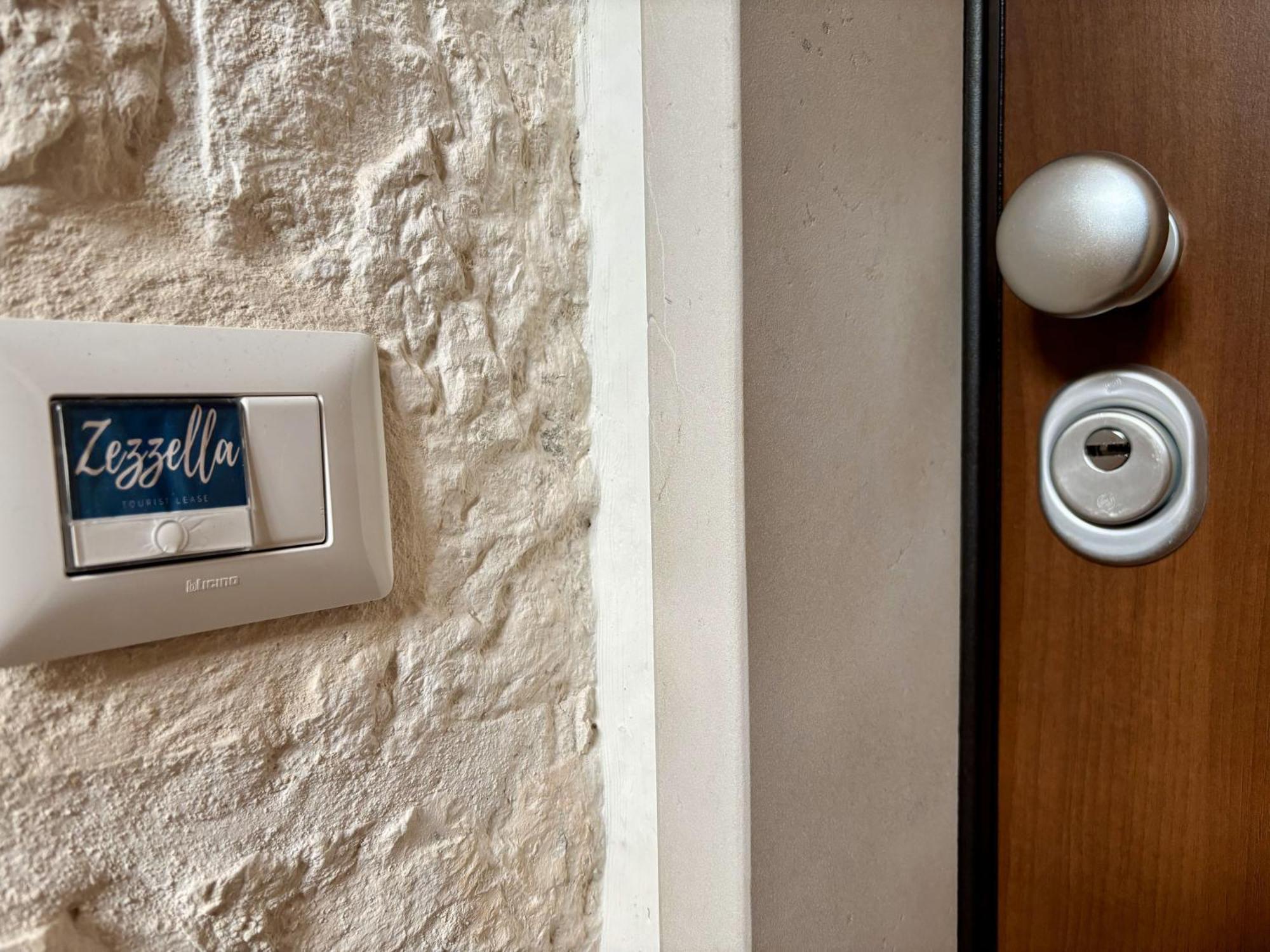 Zezzella By In Puglia Service Locorotondo Exterior photo
